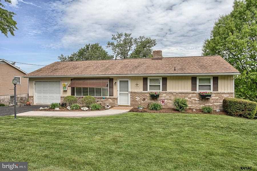 This well maintained 3 bedroom home has lots of space. This home features about 1800 sqftage of living space, low taxes, all appliances, and cul-de-sac living with very little car traffic. If you are looking for privacy then this is your place.