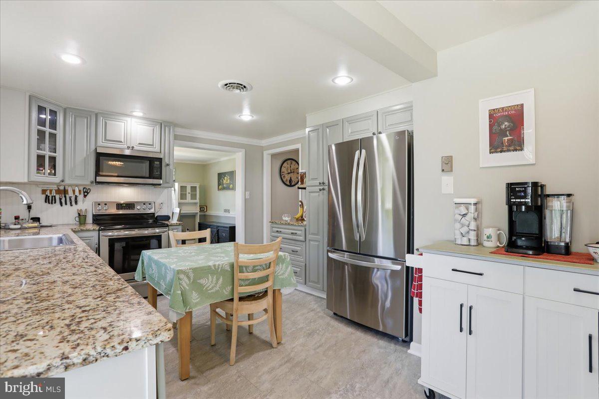 MOUNTAIN VIEW ACRES - Residential