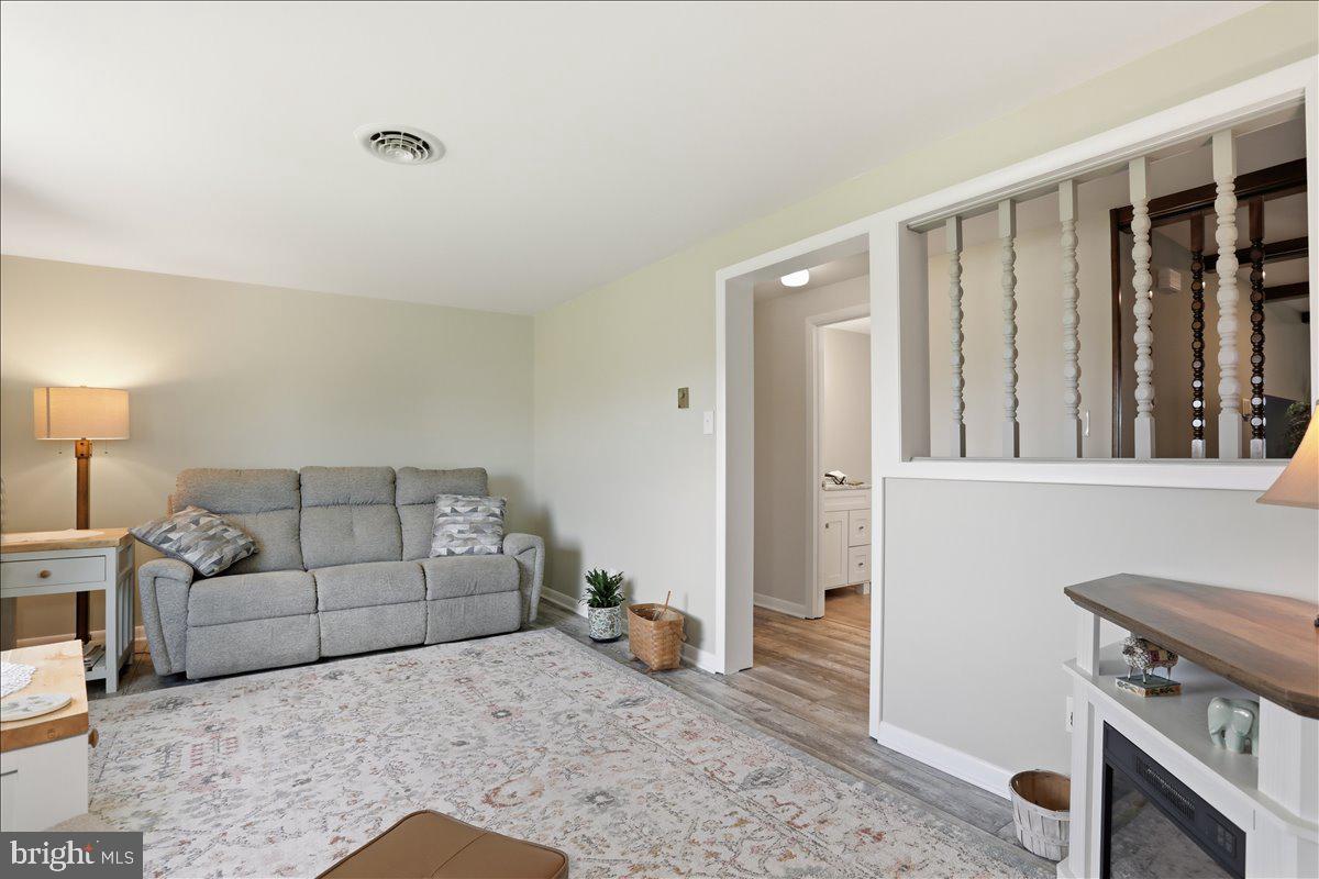 MOUNTAIN VIEW ACRES - Residential