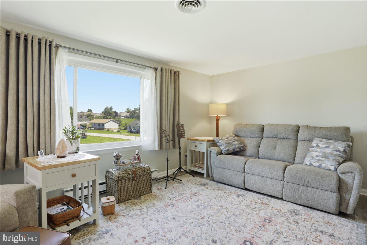 MOUNTAIN VIEW ACRES - Residential
