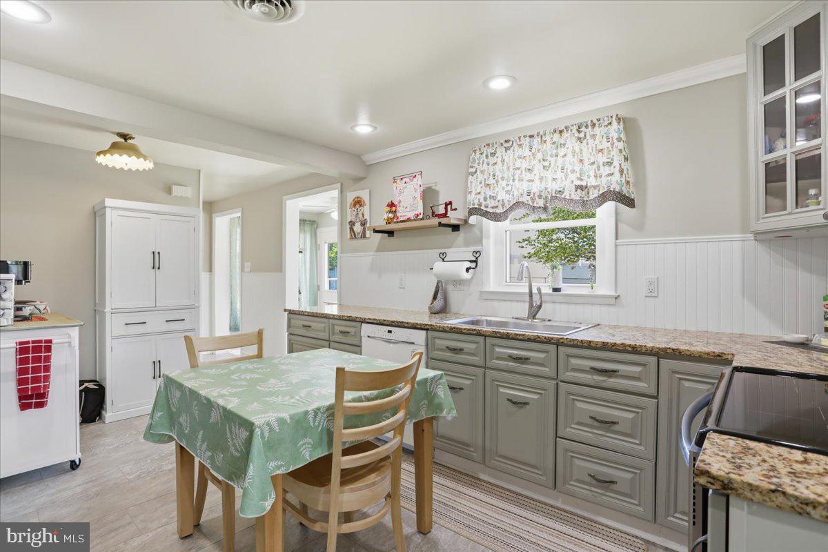 MOUNTAIN VIEW ACRES - Residential
