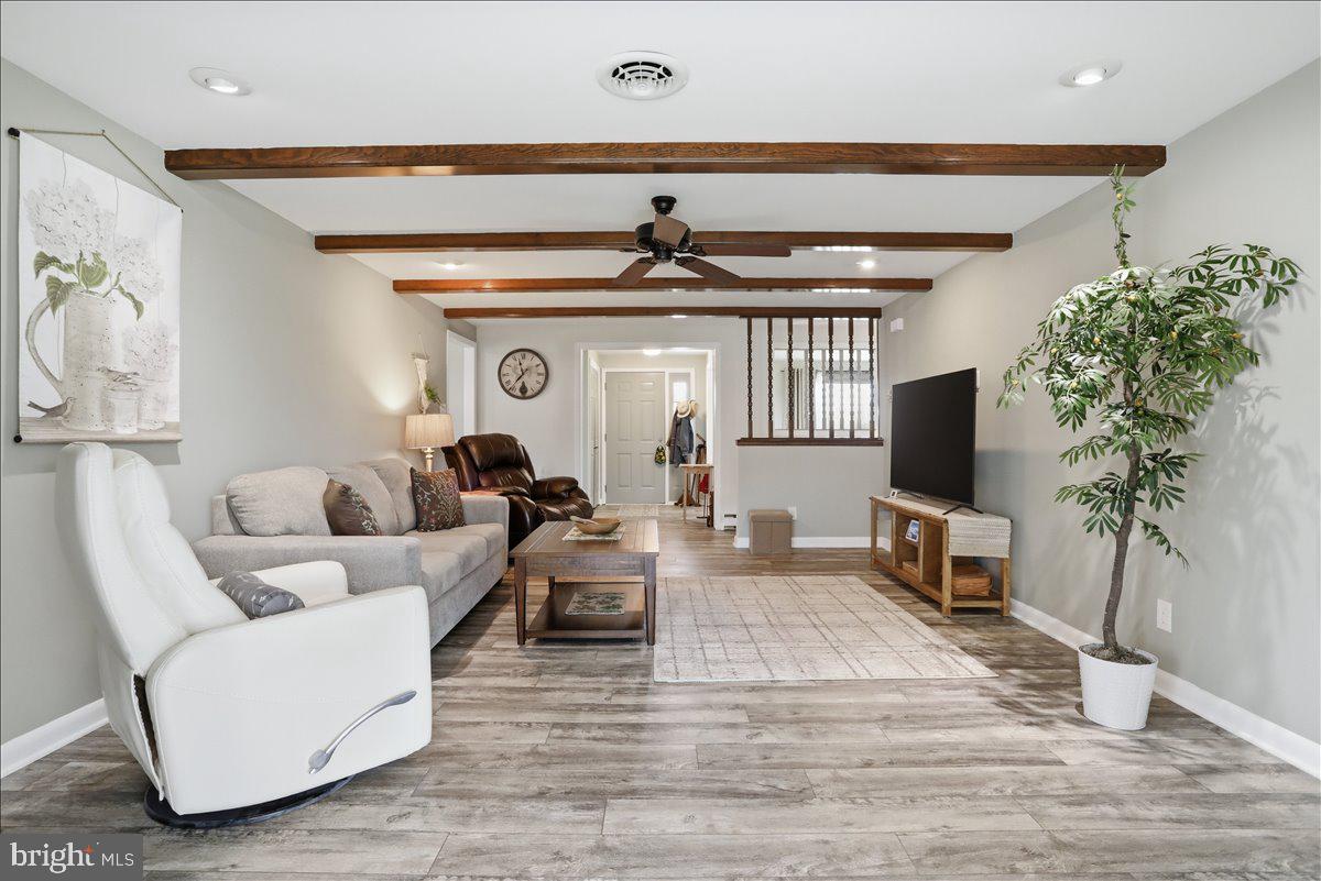 MOUNTAIN VIEW ACRES - Residential