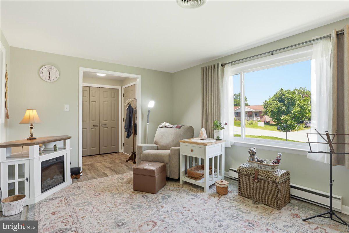 MOUNTAIN VIEW ACRES - Residential
