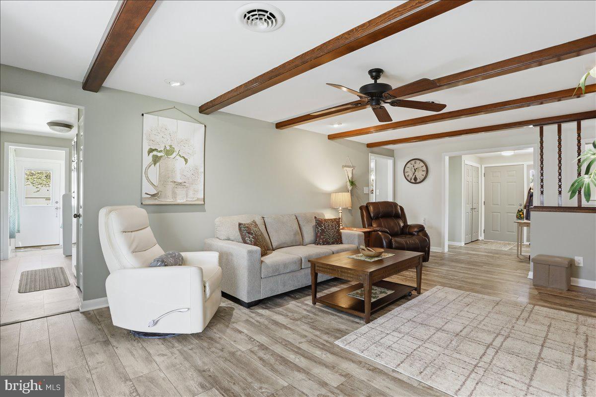 MOUNTAIN VIEW ACRES - Residential