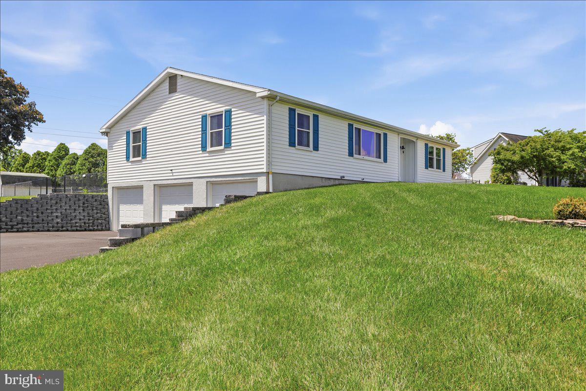 MOUNTAIN VIEW ACRES - Residential