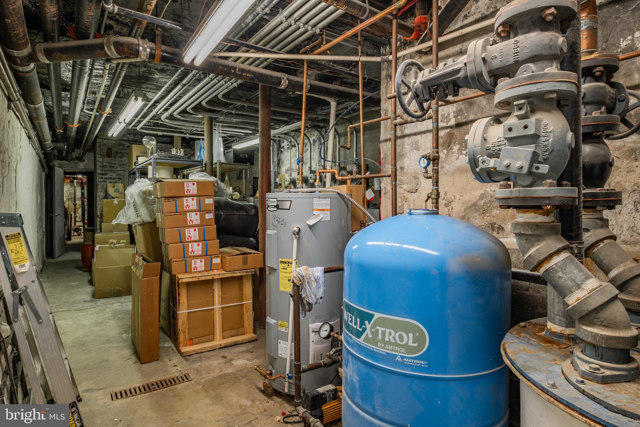 RITTENHOUSE SQUARE - Commercial Lease