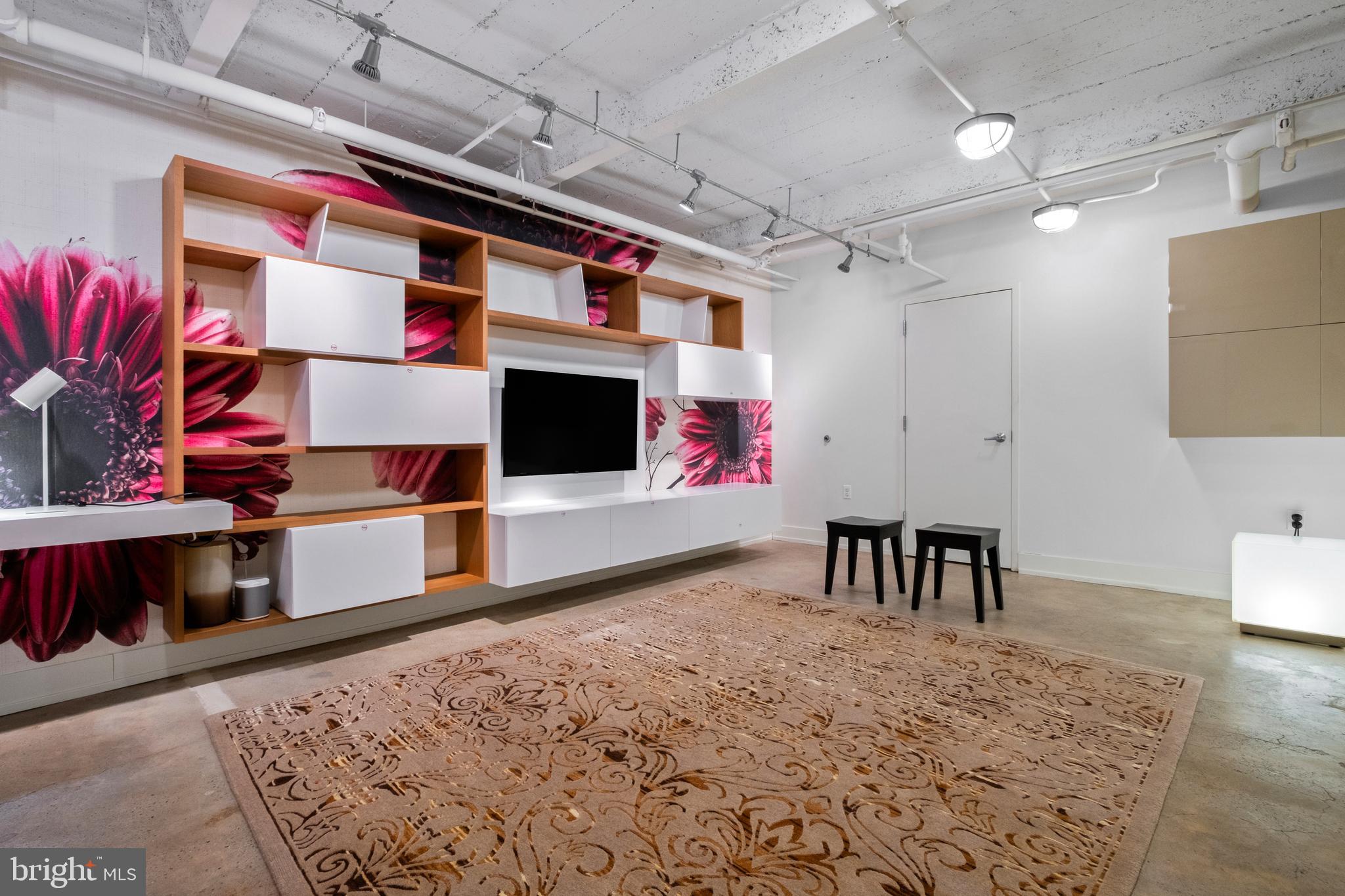 RITTENHOUSE SQUARE - Commercial Lease