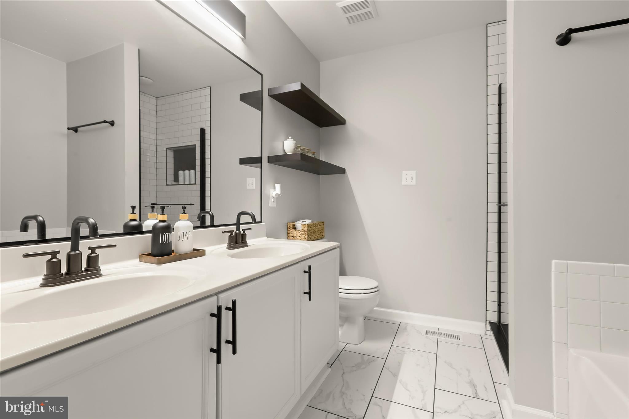 LAKE COVENTRY - Residential