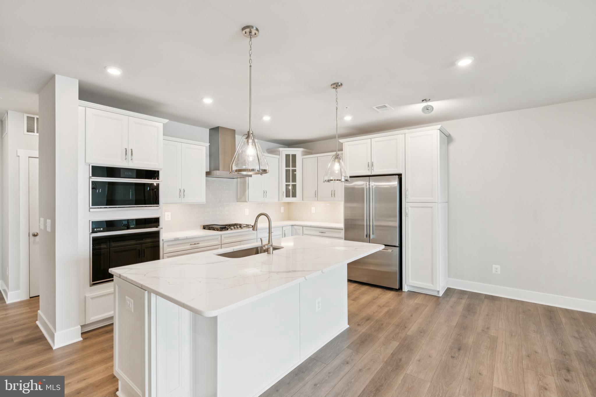 FOUR SEASONS AT KENT ISLAND - Residential