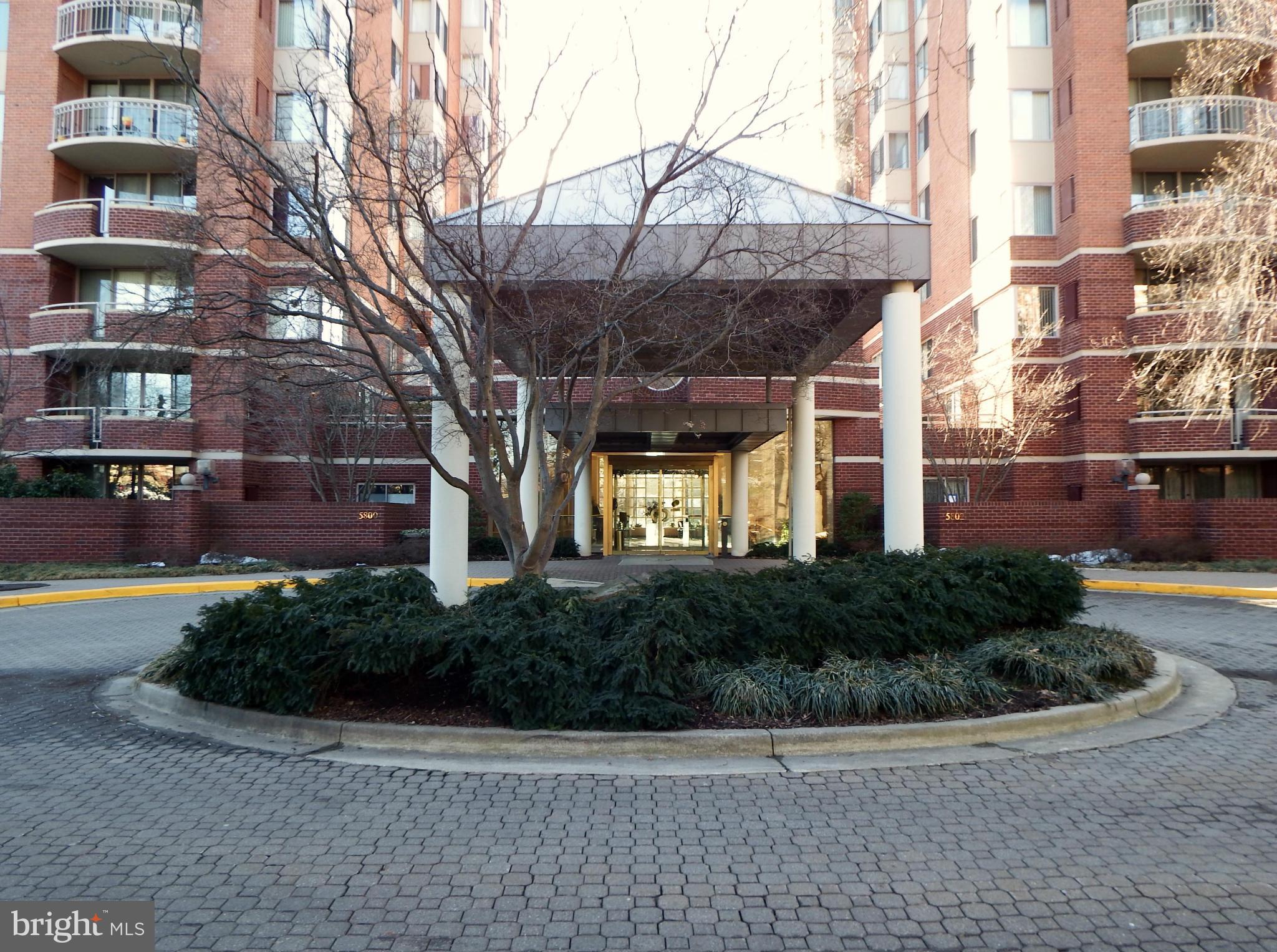 Beautiful condo in the desirable Fallswood includes storage & assigned garage space. This beautiful unit has been upgraded with Brazilian cherry floors, new kitchen cabinets, granite counters, stainless steel appliances, a designer tile back splash and upgraded tile and fixtures in both bathrooms. 24/7 front desk service, swimming pool, tennis courts, exercise room and much more! Est tax $3477