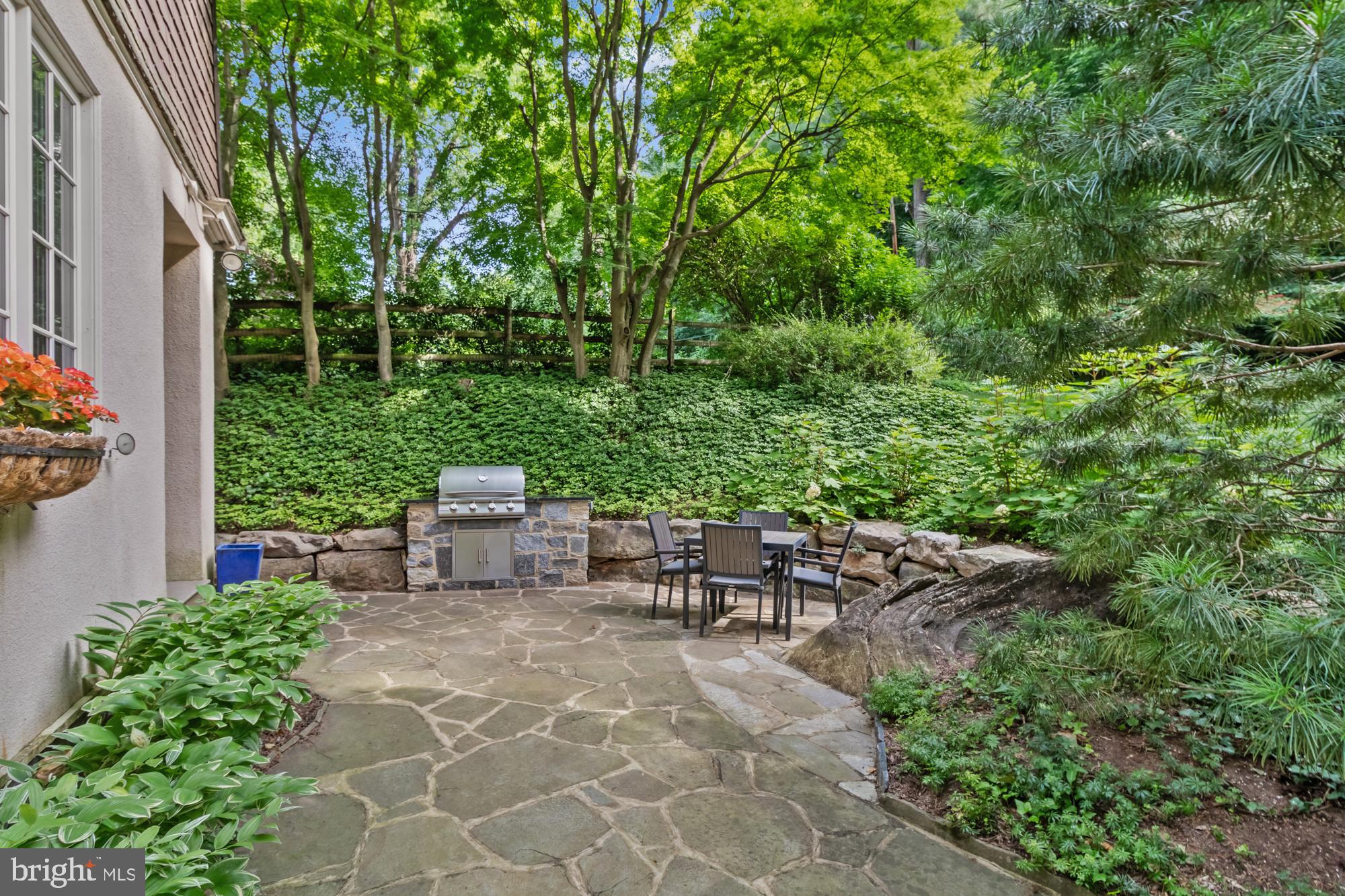 ROLAND PARK - Residential