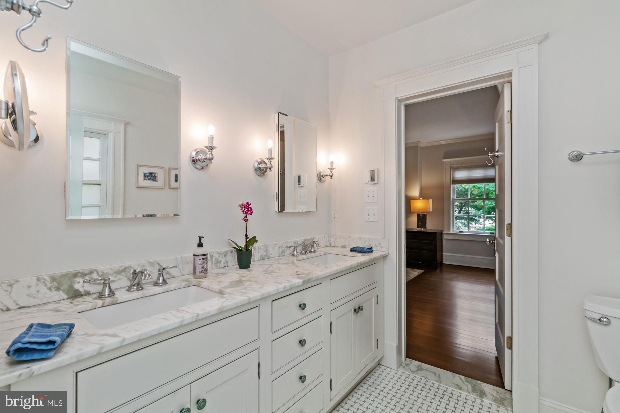 ROLAND PARK - Residential