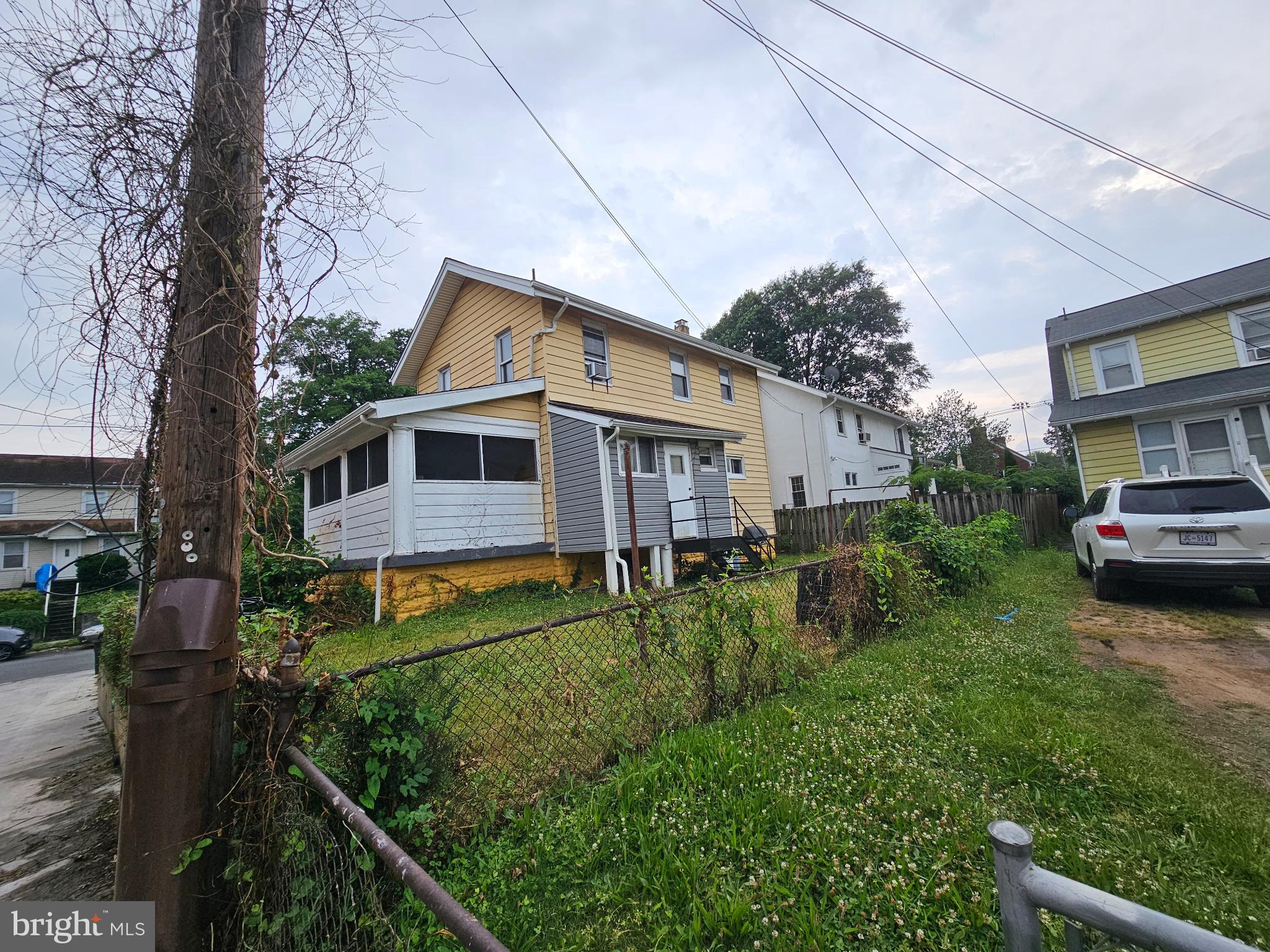 2004 PERRY STREET NE