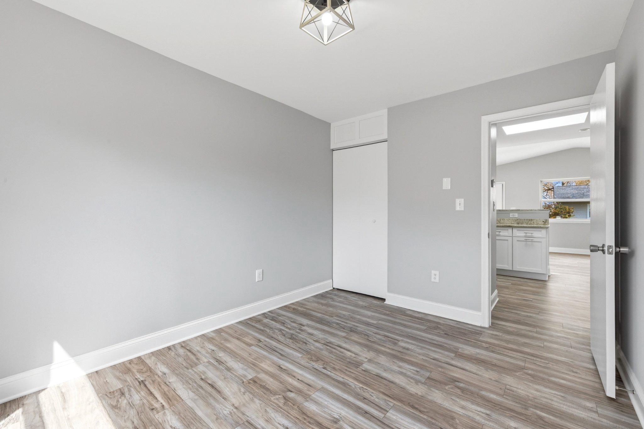 WOODLAND BEACH - Residential