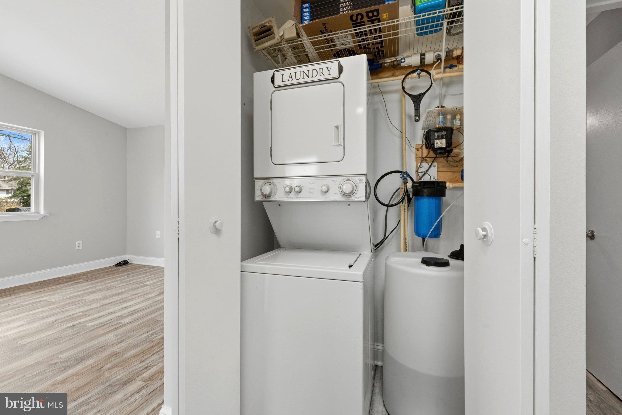 WOODLAND BEACH - Residential