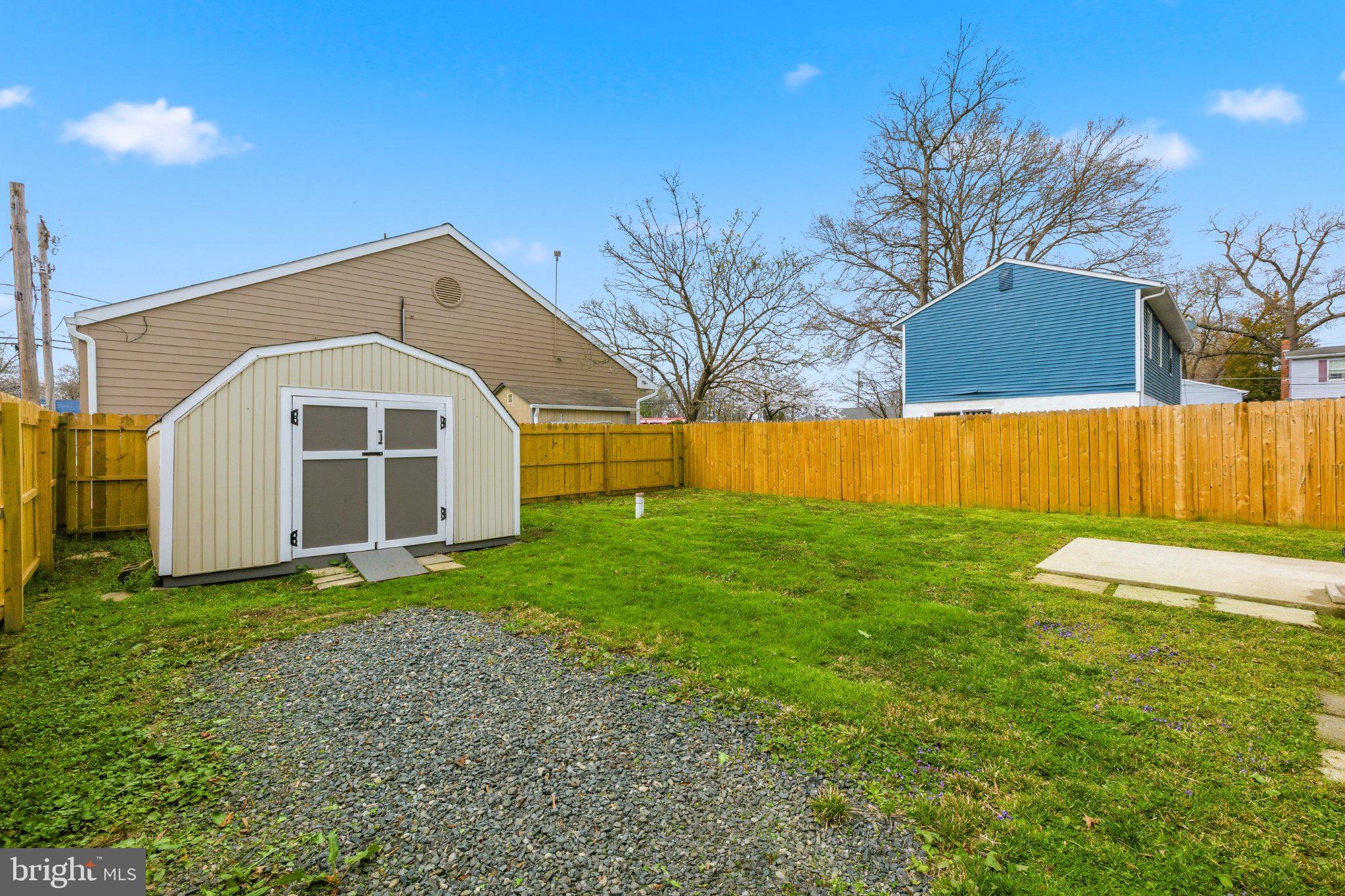 WOODLAND BEACH - Residential