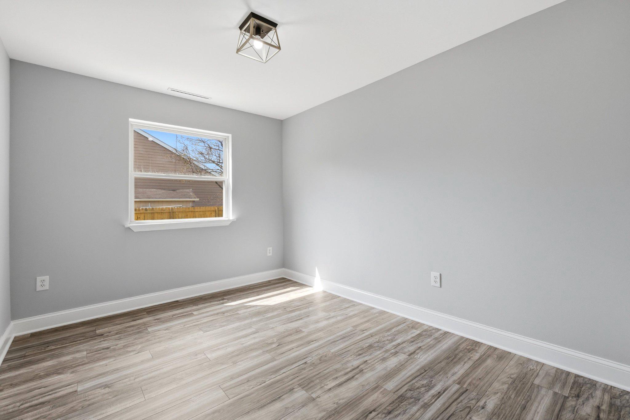 WOODLAND BEACH - Residential