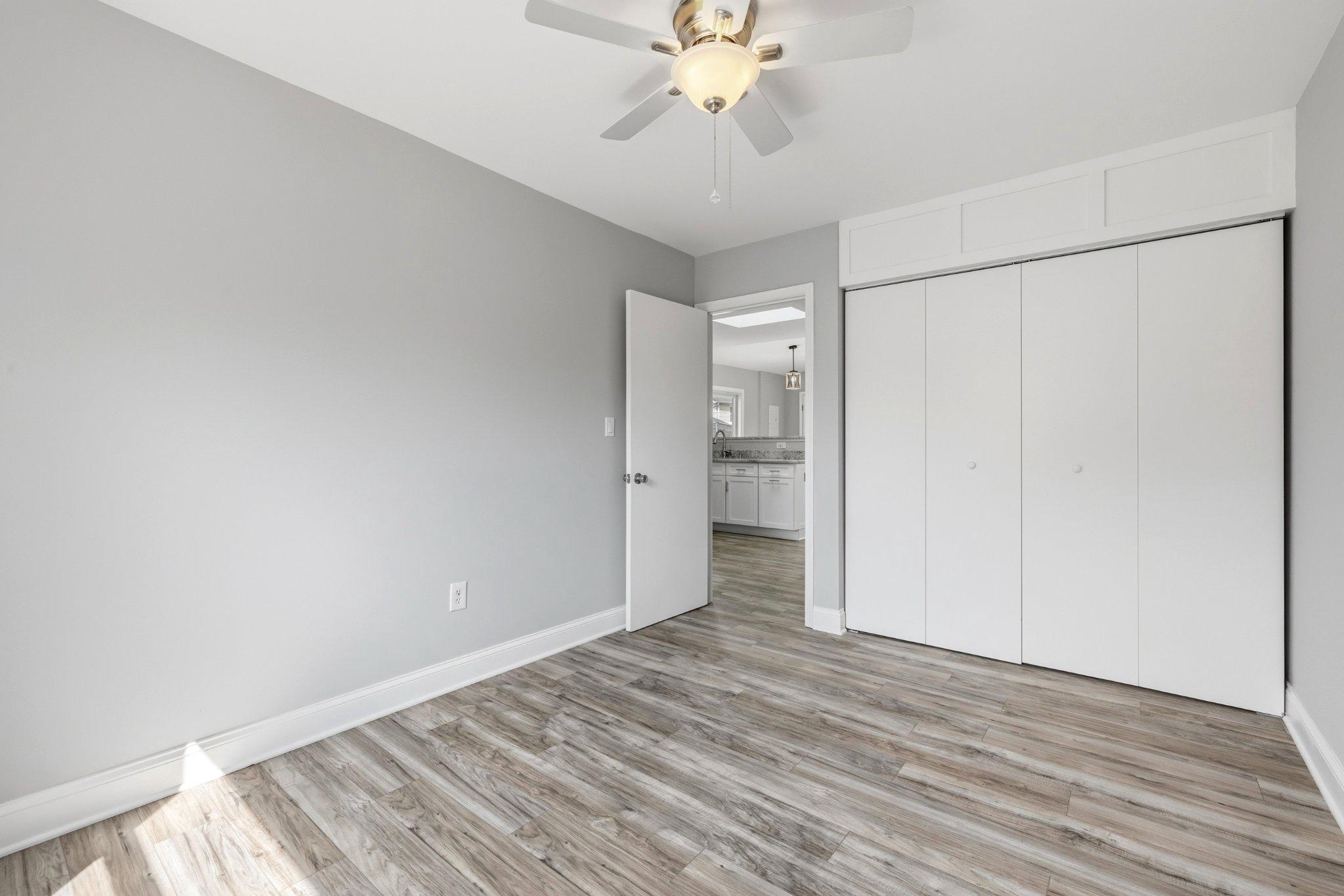 WOODLAND BEACH - Residential