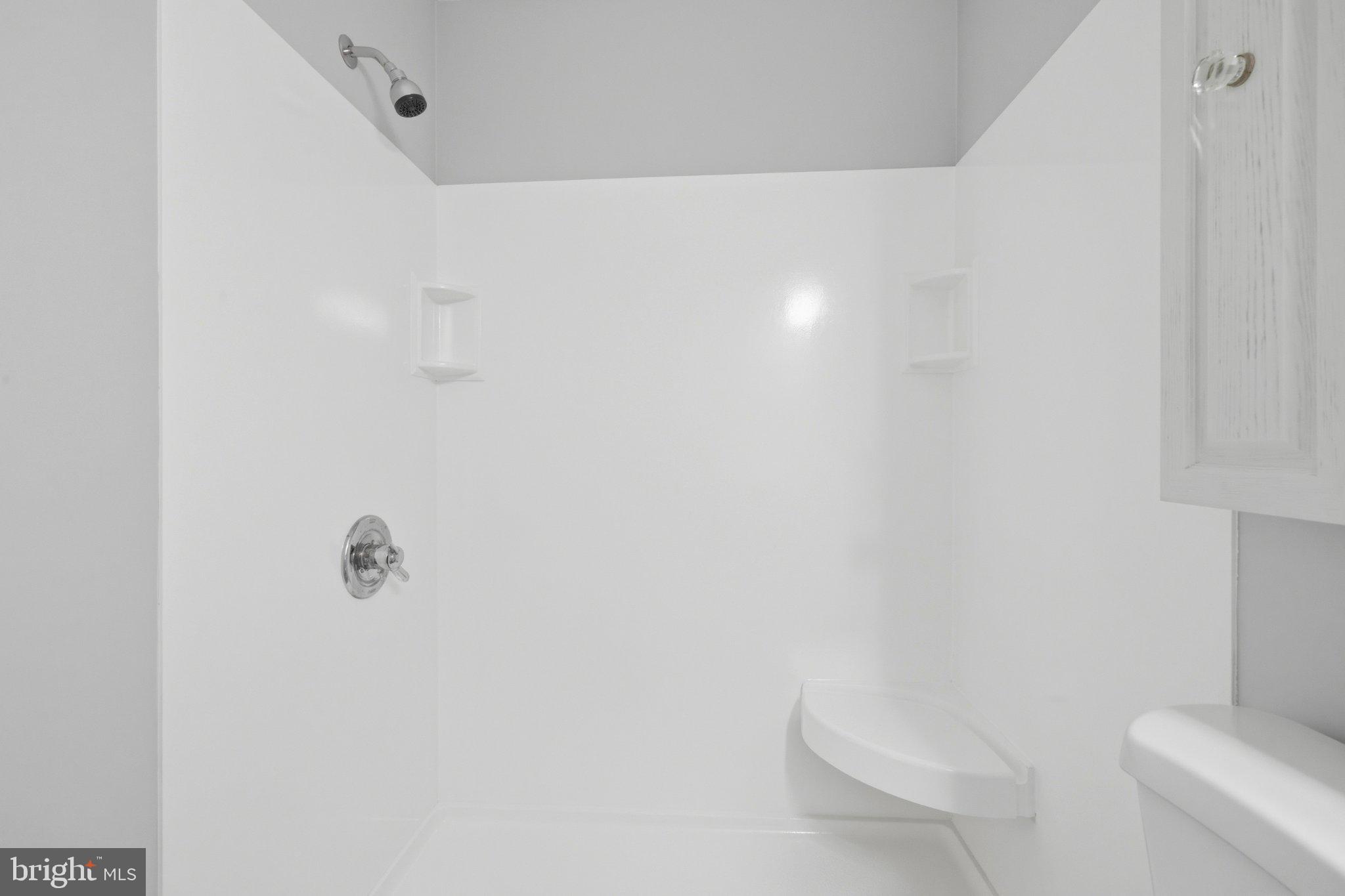 WOODLAND BEACH - Residential