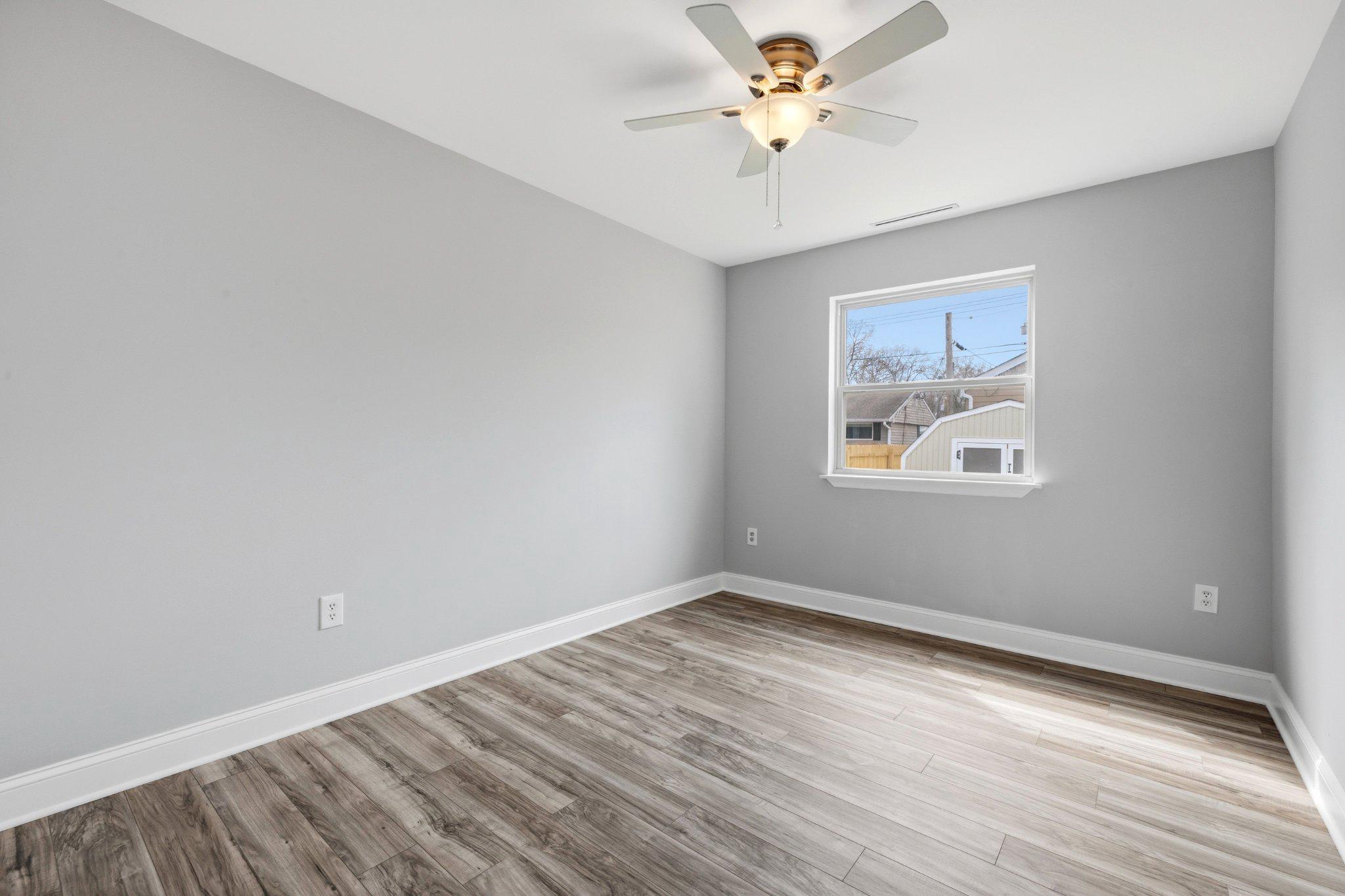 WOODLAND BEACH - Residential