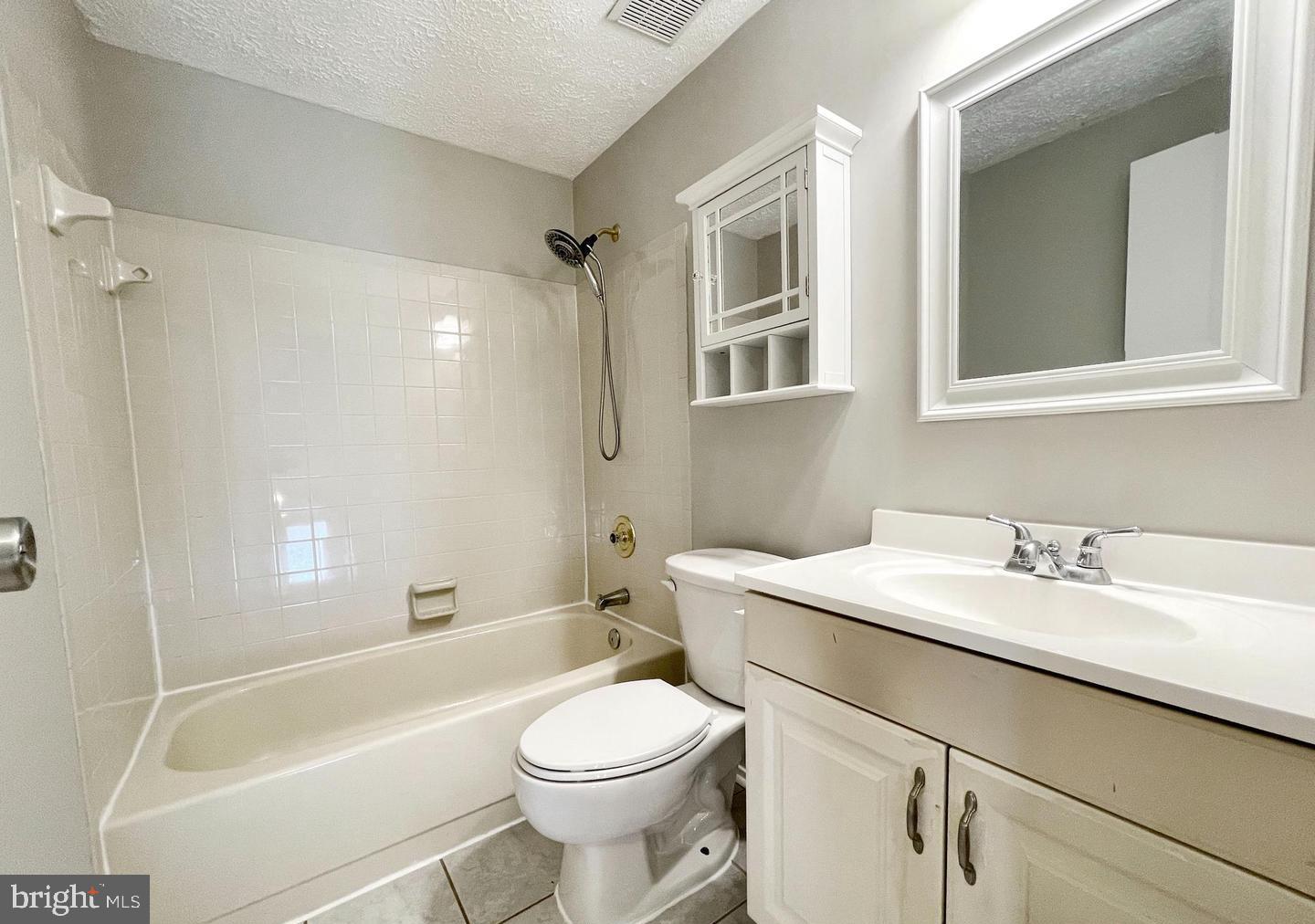 TARTAN HILL - Residential