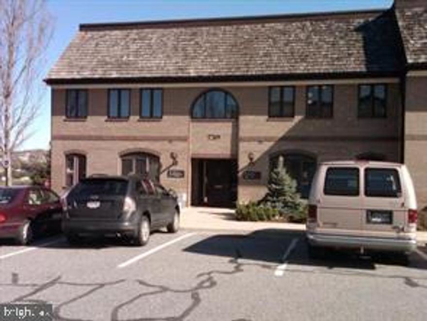 Bright, light filled ground floor corner office suite for rent. 4 office rooms. Reception area. Rest room, storage area. Kitchenette. Central A/C. Plenty of parking.  Lots of medical offices in the area. overlooks lake. Many upgrades with a great location!