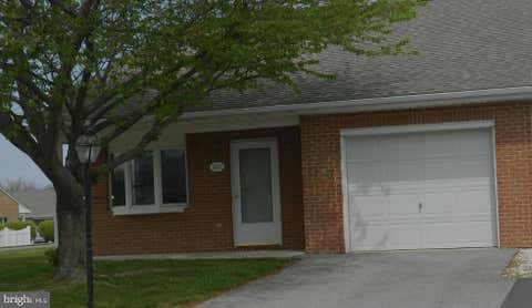Townhouse For Sale - 202 Winding Oak Drive<br/> HAGERSTOWN, MD 21740