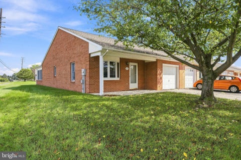 Townhouse For Sale - 202 Winding Oak Drive<br/> HAGERSTOWN, MD 21740