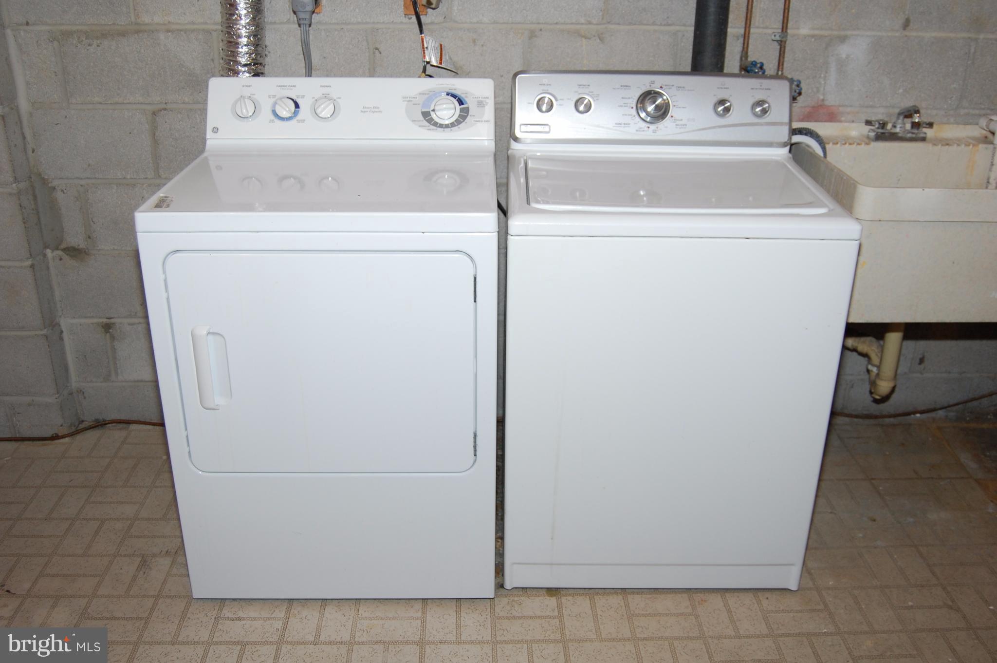 TWIN RIDGE APARTMENTS - Residential