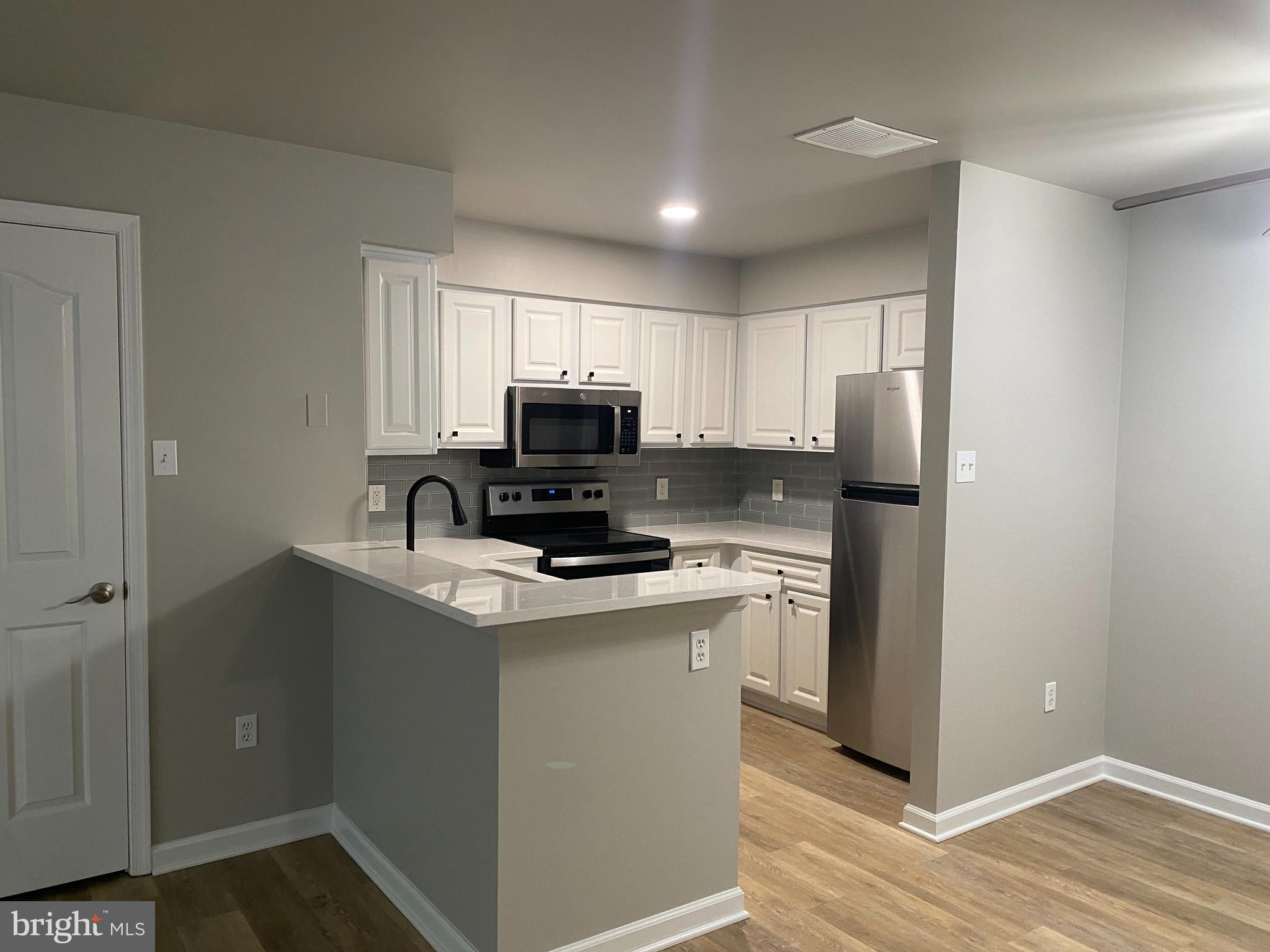 MONTGOMERY BROOKE - Residential Lease