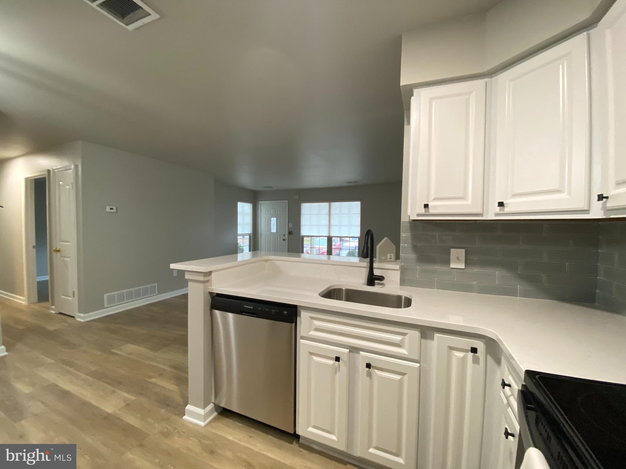 MONTGOMERY BROOKE - Residential Lease