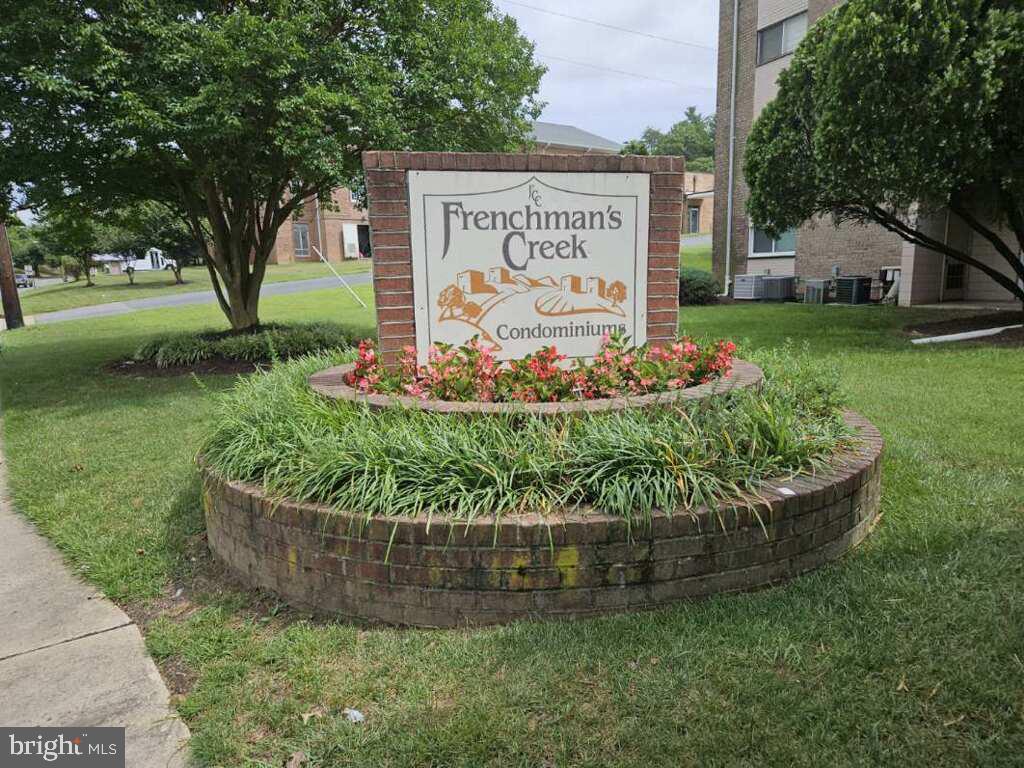 FRENCHMANS CREEK - Residential Lease