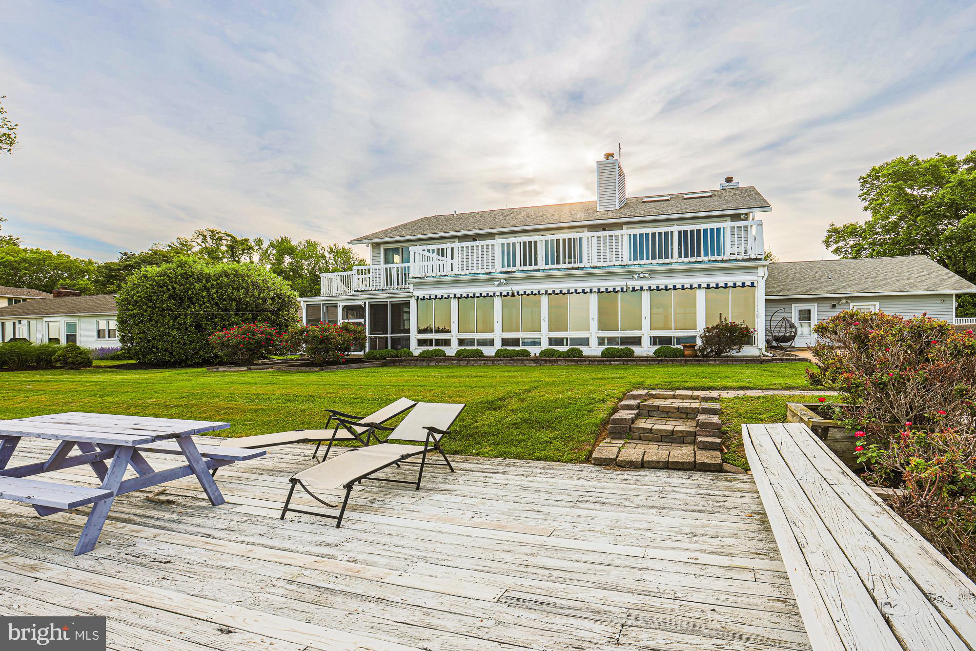 QUEEN ANNE COLONY - Residential