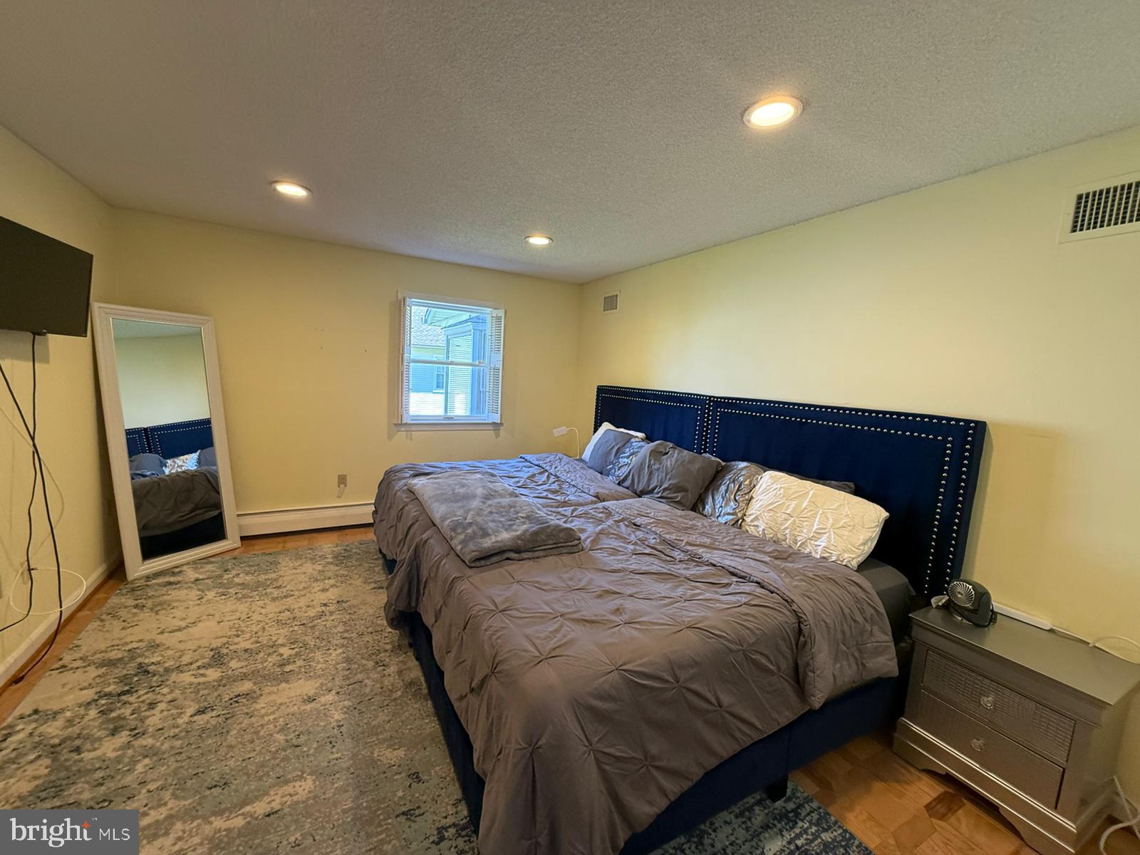 QUEEN ANNE COLONY - Residential