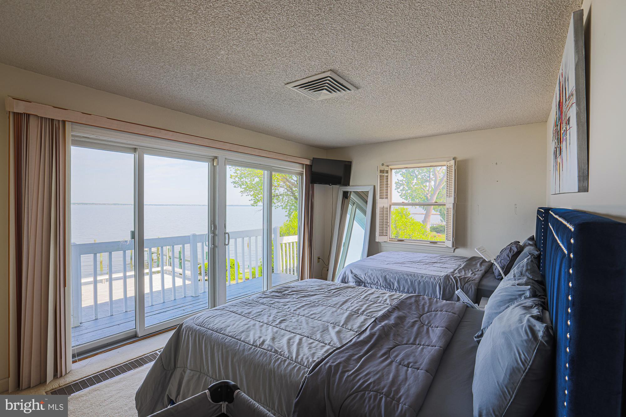 QUEEN ANNE COLONY - Residential