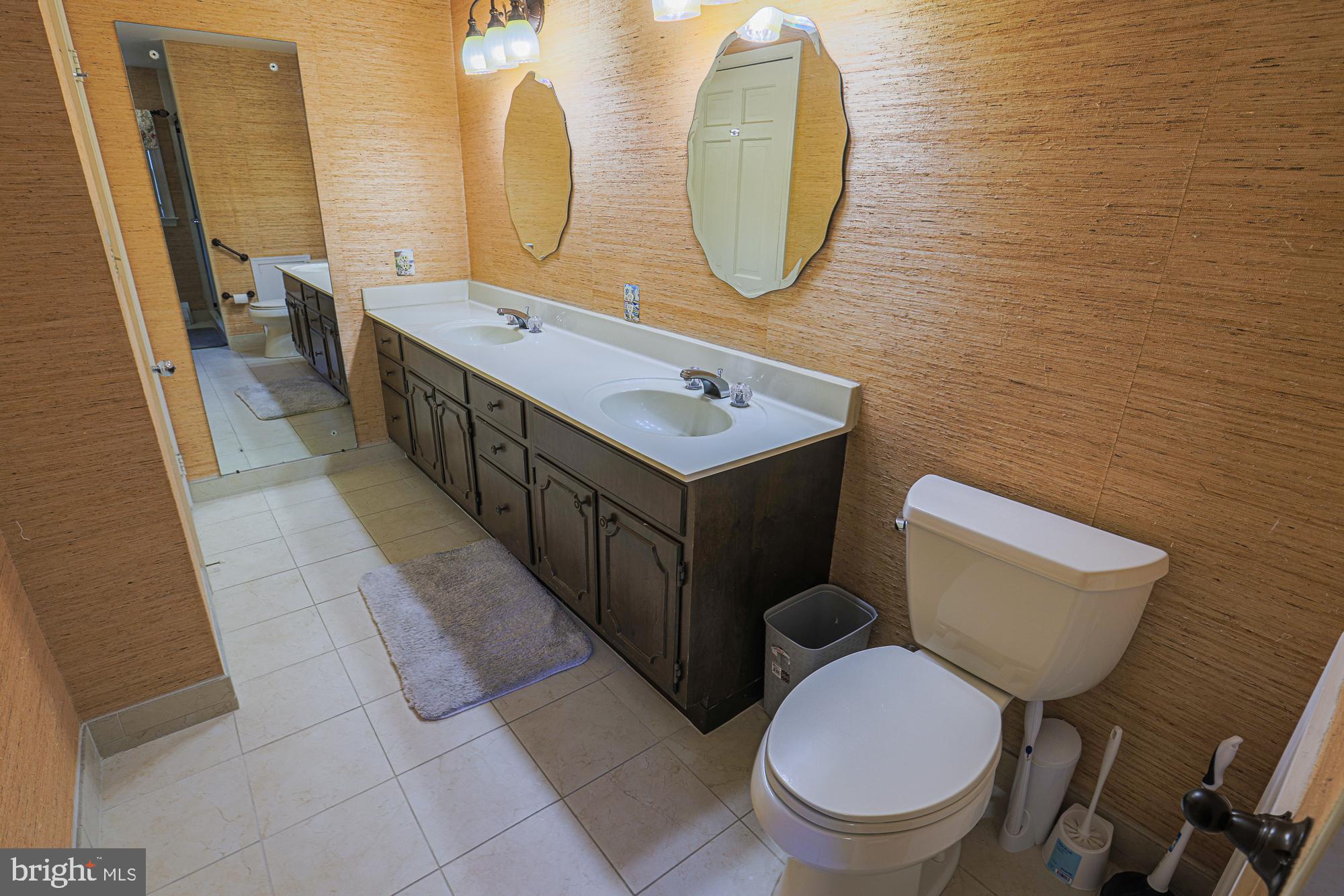 QUEEN ANNE COLONY - Residential