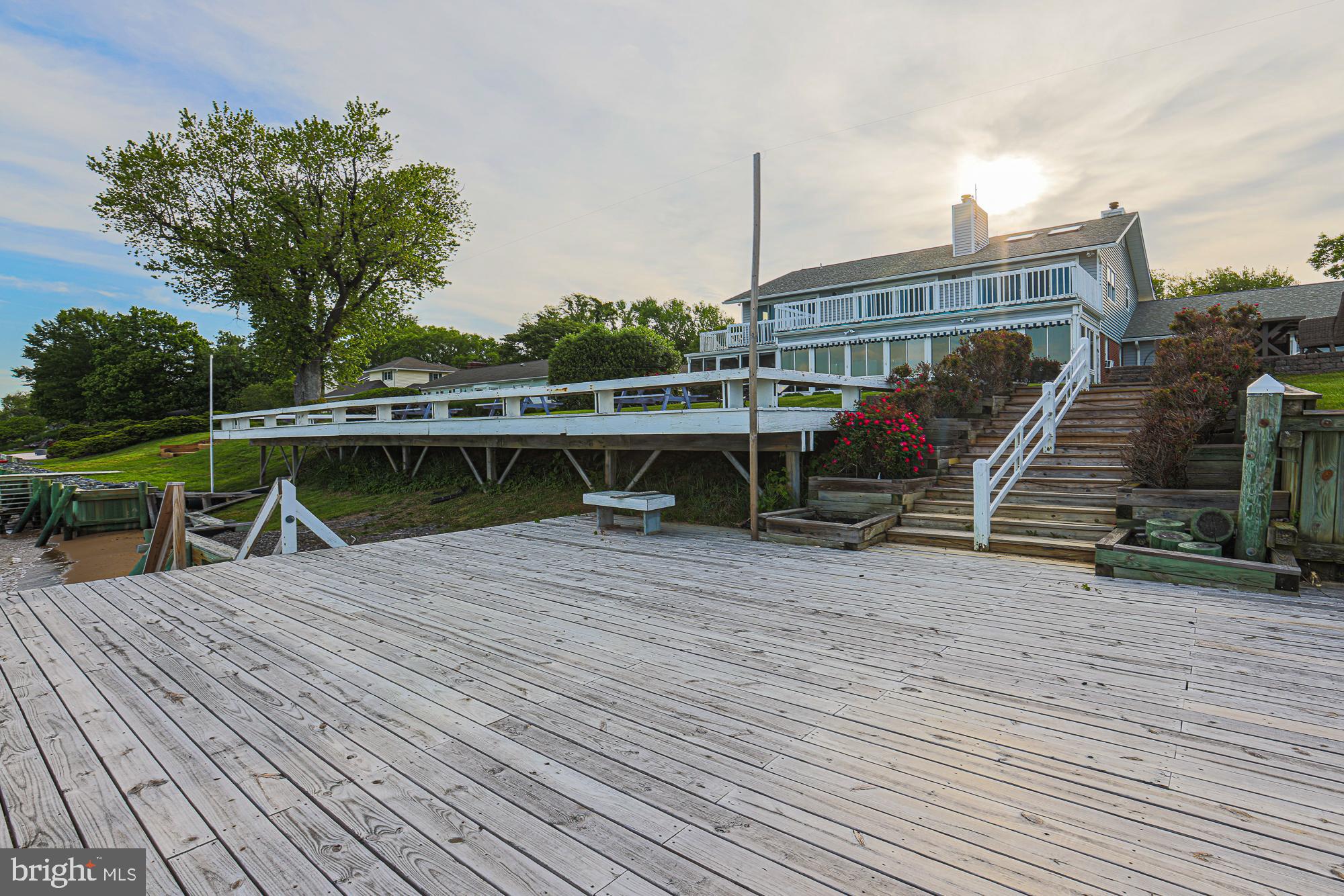 QUEEN ANNE COLONY - Residential
