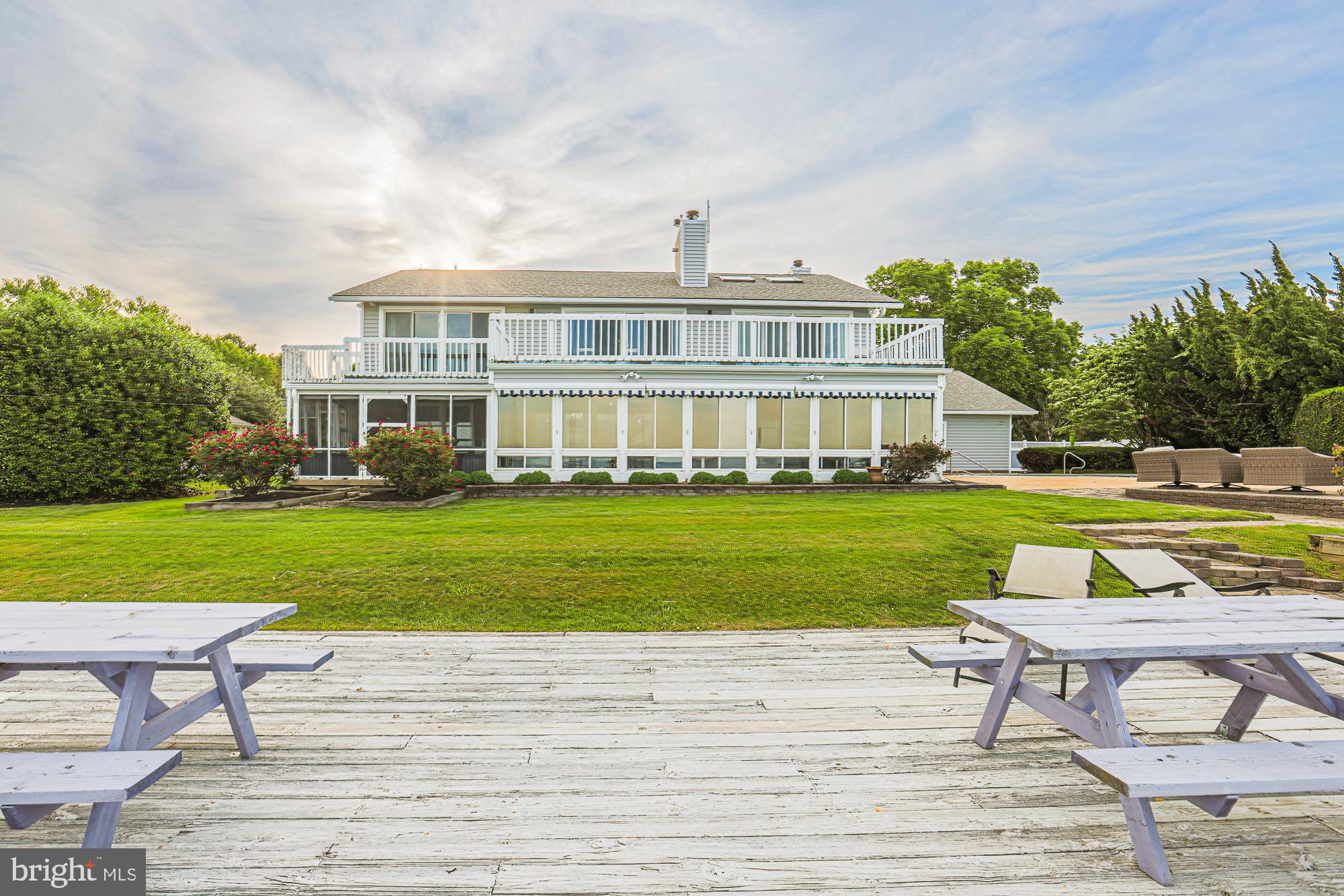 QUEEN ANNE COLONY - Residential