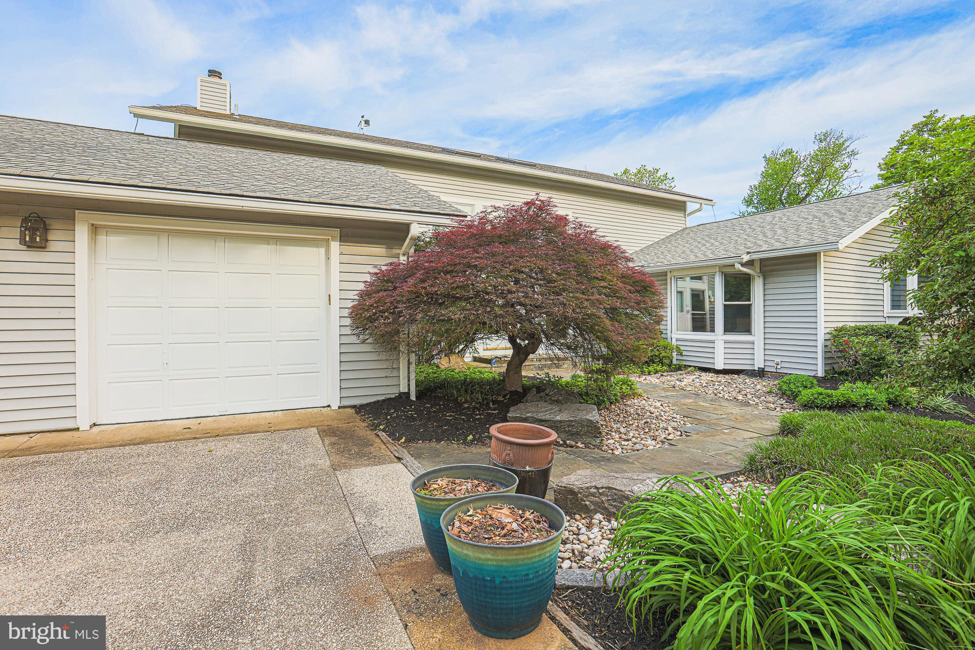 QUEEN ANNE COLONY - Residential