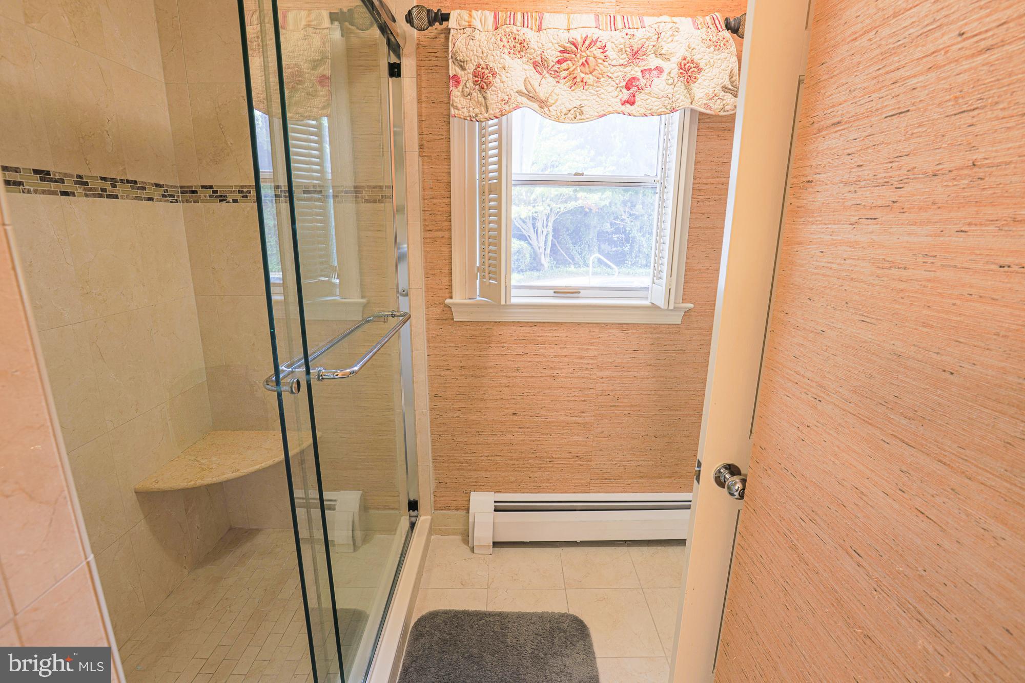 QUEEN ANNE COLONY - Residential