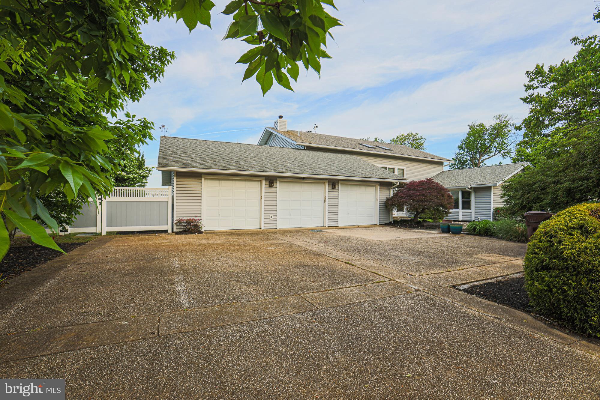 QUEEN ANNE COLONY - Residential