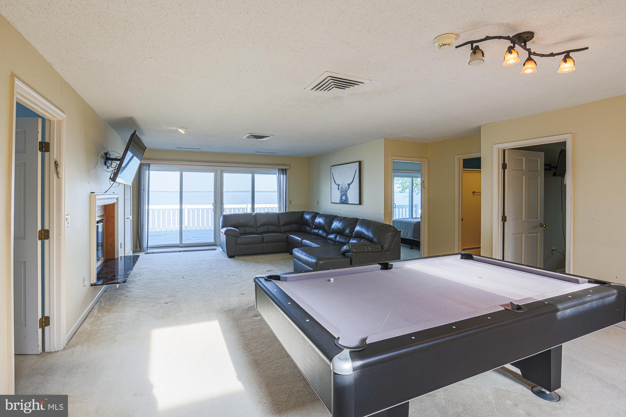 QUEEN ANNE COLONY - Residential