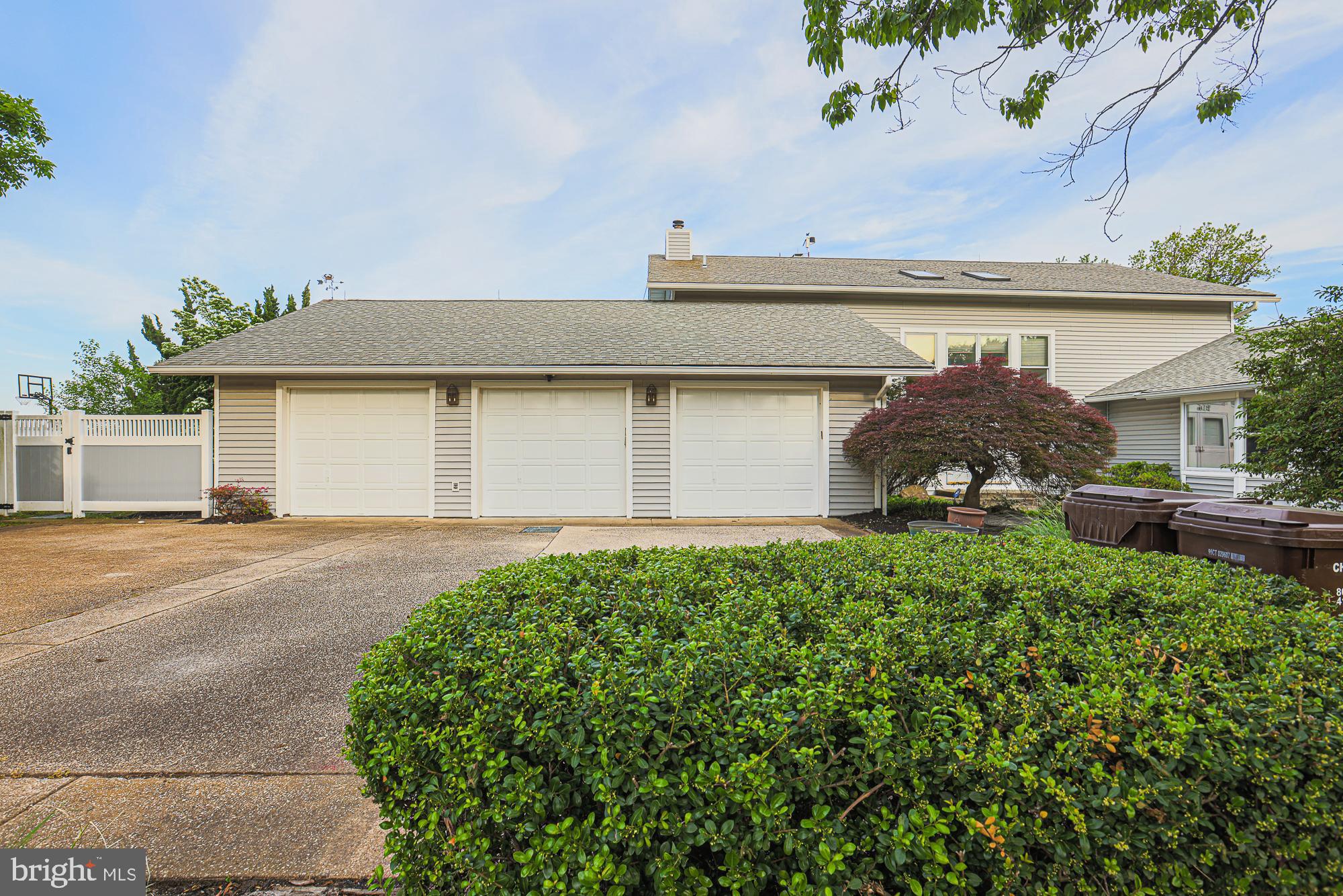 QUEEN ANNE COLONY - Residential