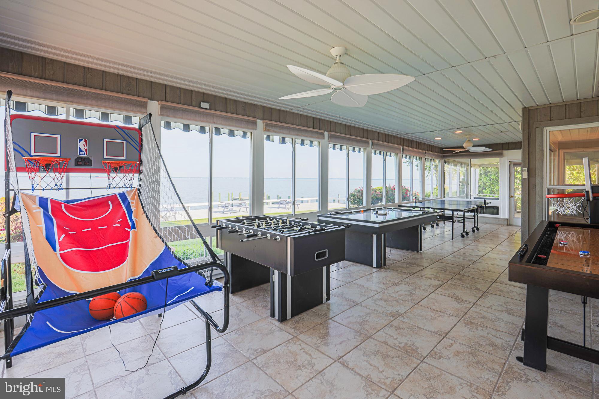 QUEEN ANNE COLONY - Residential