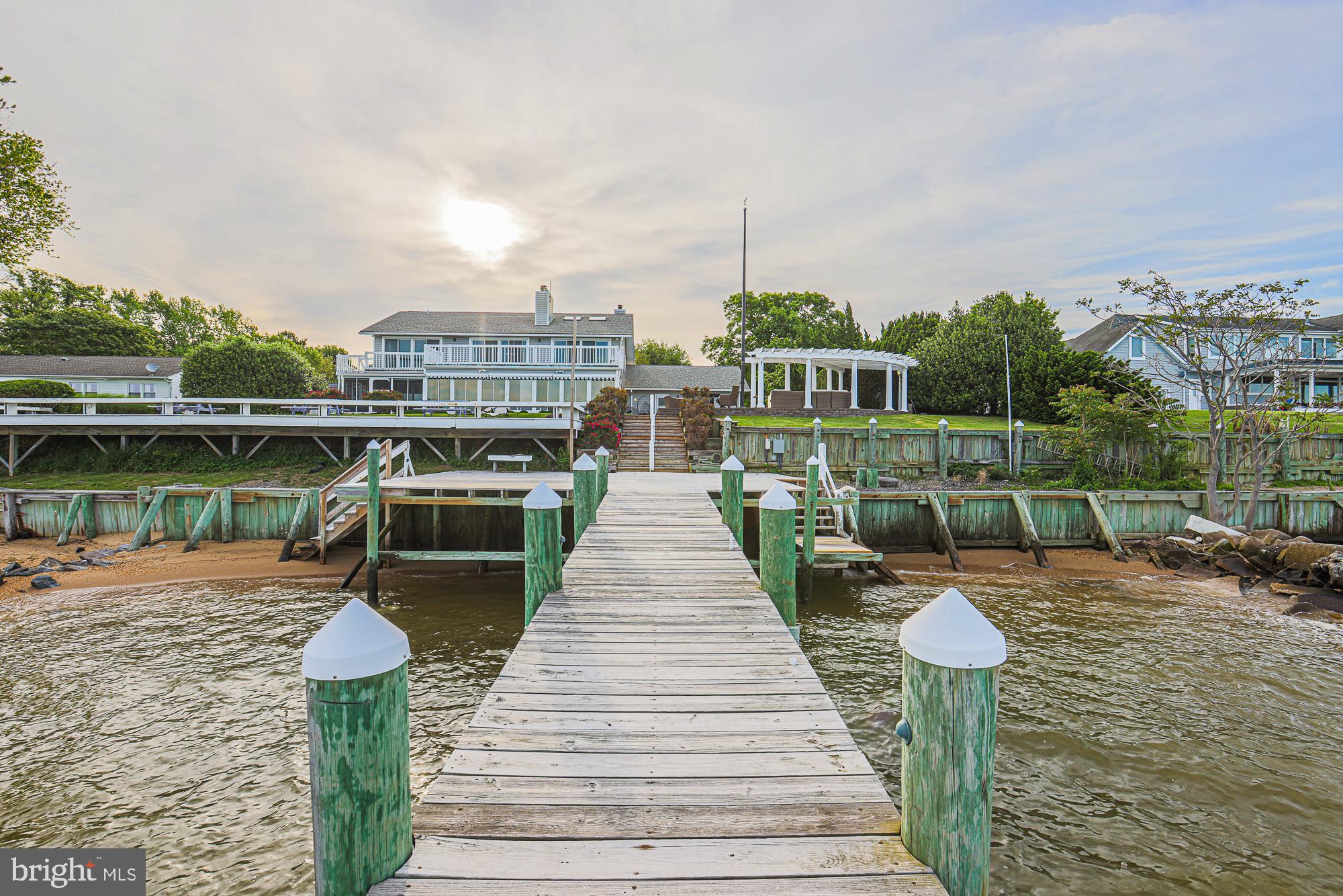 QUEEN ANNE COLONY - Residential