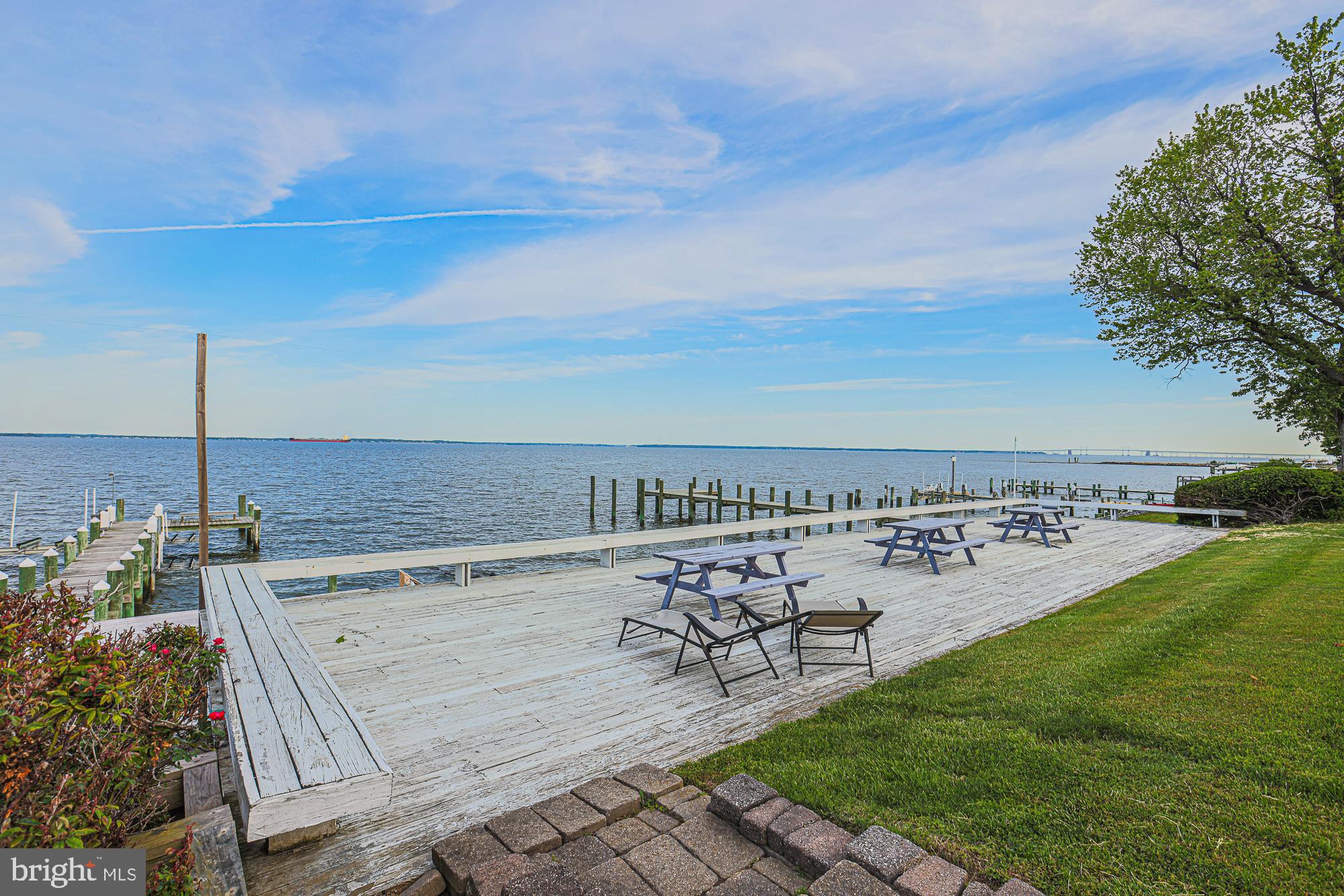 QUEEN ANNE COLONY - Residential