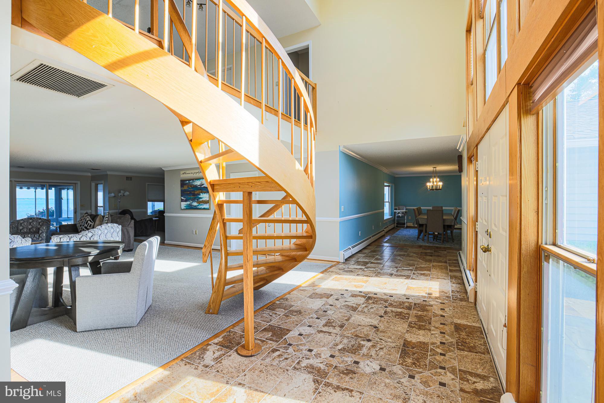 QUEEN ANNE COLONY - Residential