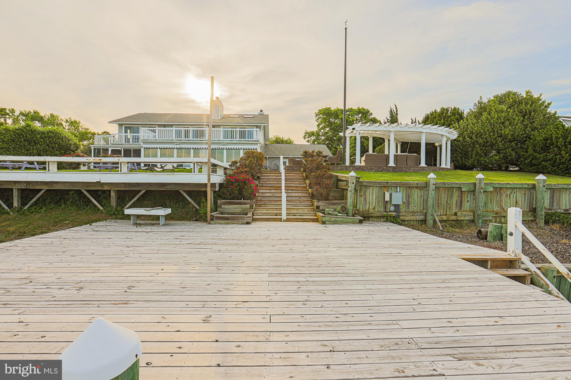 QUEEN ANNE COLONY - Residential