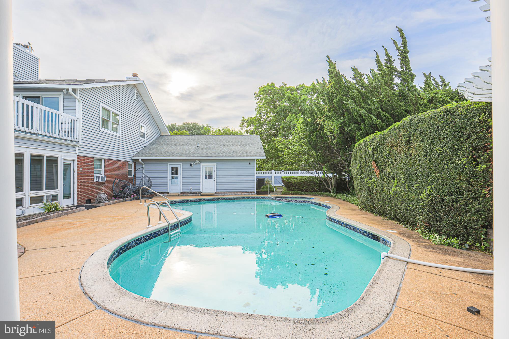 QUEEN ANNE COLONY - Residential