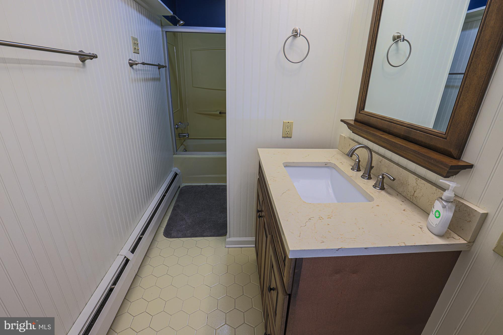 QUEEN ANNE COLONY - Residential